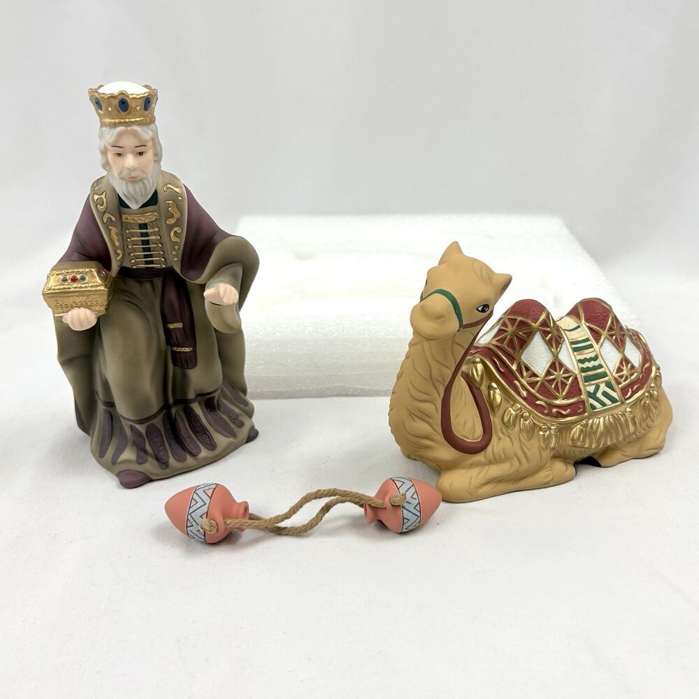 Hawthorne Village Nativity King Gasper & Seated Camel with Jug Set